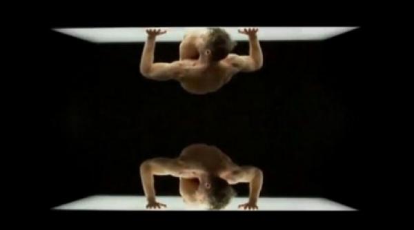 ricky martin gol pusca in cel mai recent videoclip al sau