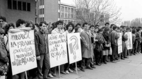 studentii si au aruncat profesorii la cosul istoriei
