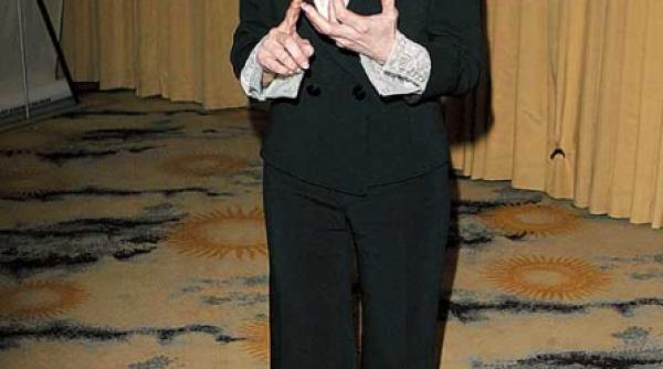 pamela din dallas in spatiu