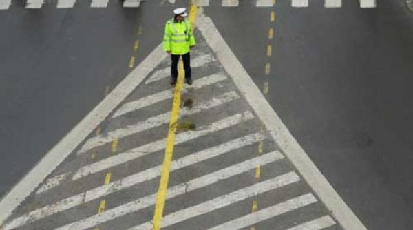 politistii loviti la leafa