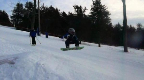 este roman are 4 ani si este noua senzatie a snowboard ului american