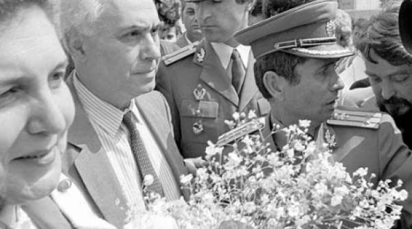 campania electorala din 1990 sigle ciudate candidati nastrusnici si lozinci neinspirate