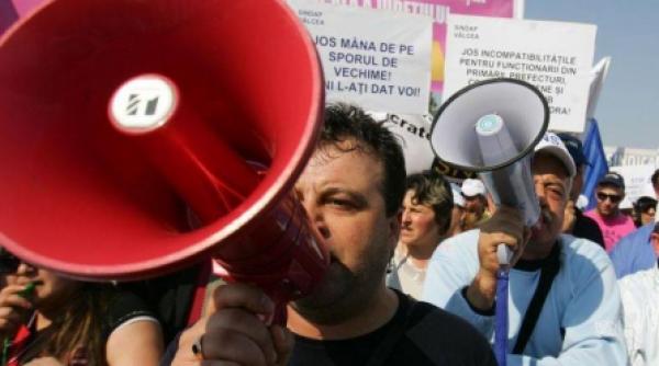 profesorii si agricultorii picheteaza sediile parlamentului si guvernului