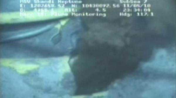 dezastru in ocean primele imagini ale conductei din care tasneste petrolul