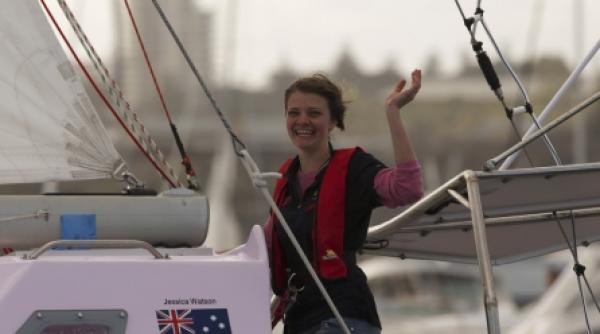 a facut ocolul pamantului la doar 16 ani