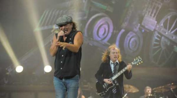 ac dc prezinta cel mai tare show rock din ultimii ani