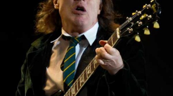 show ul ac dc doi ani de munca