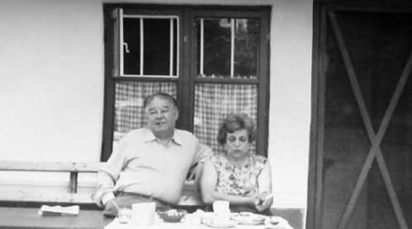 cenaclistii de la comana ajunsesera sus iar patronul lor la spitalul 9