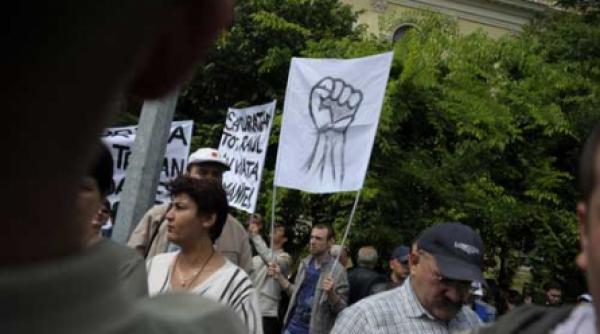 piata victoriei mitingul saraciei