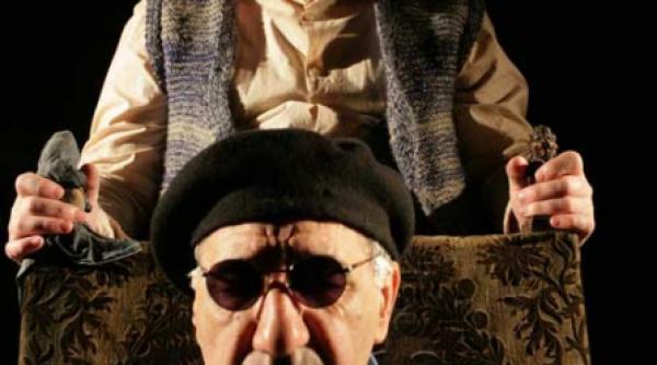 cu teatru la cap ul elevilor