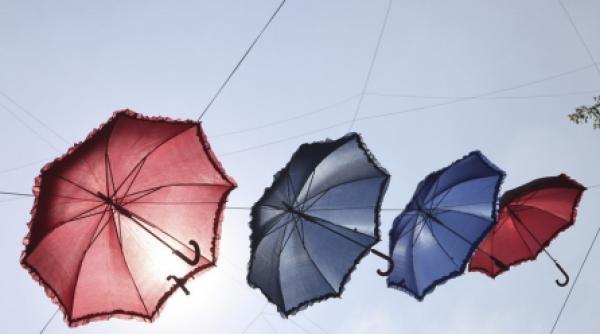 weekend vreme instabila averse si descarcari electrice