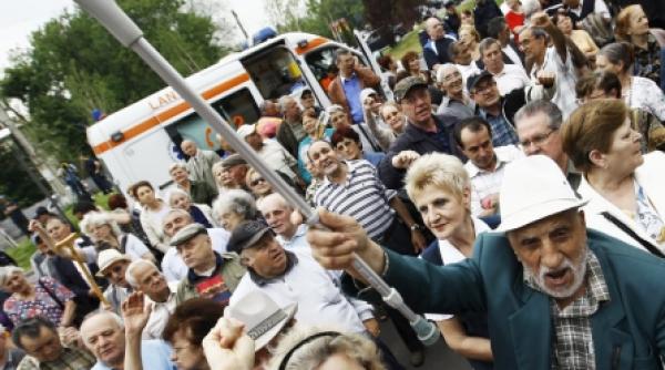 pensionari in lanturi