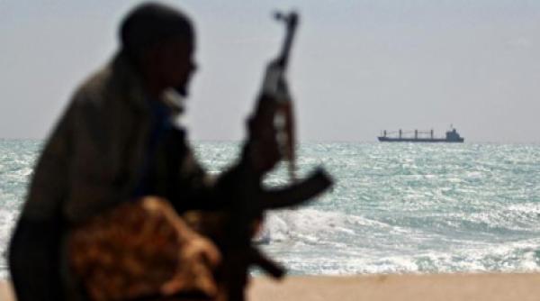 piratii somalezi ameninta cu moartea un roman daca nu vor primi rascumpararea ceruta