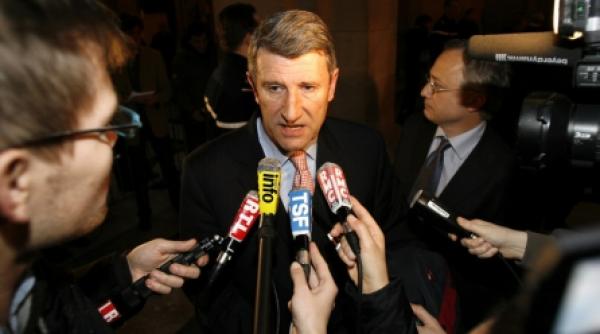 scandal in franta fiul unui politician acuzat ca l a violat pe fratele sau