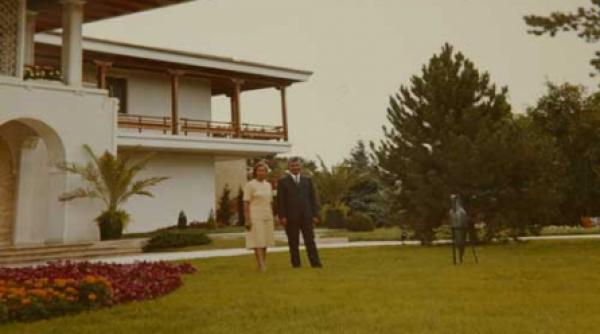 averea ceausestilor banii de pe pieptul mortului