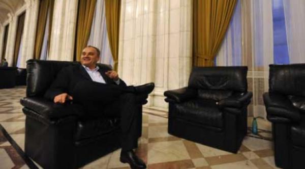 it c ul in pozitie de drepti in fata ministrului sandu