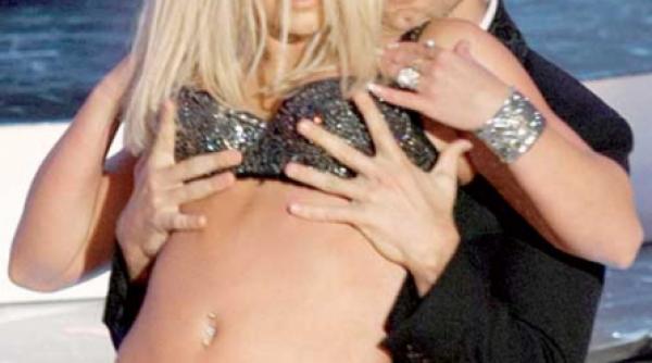britney intra la congelator