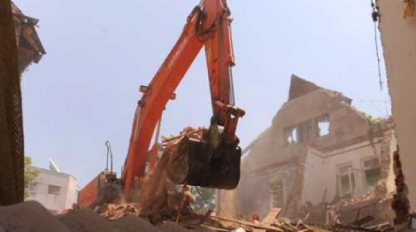 cu buldozerul prin parcul ioanid