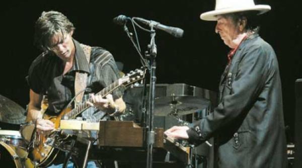 bob dylan va urca pe scena intre 20 30 si 21 00