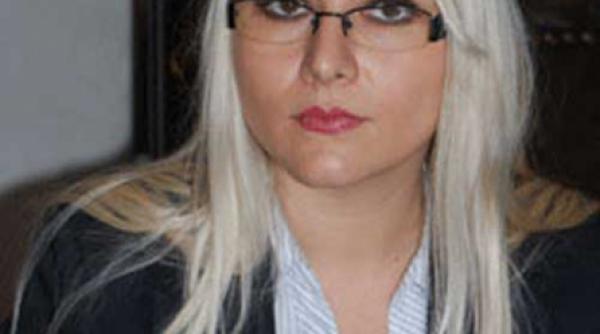 eroina de succesuri cu aston martin