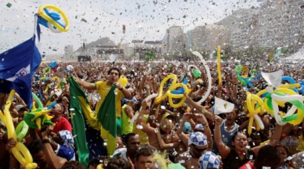 fotbal si muzica pe plaja copacabana