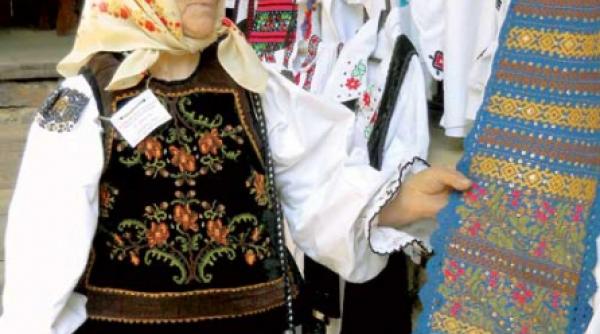 mesterita de un leat cu muzeul satului