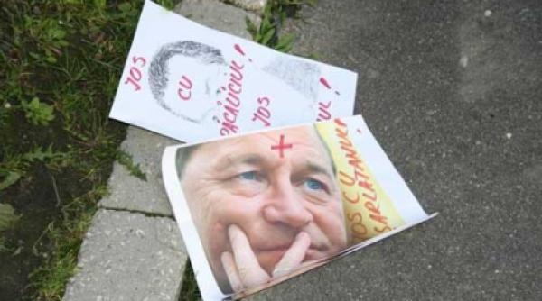 jos cu pacaliciul basescu si ai lui sa se duca dracului
