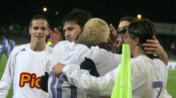 saracie lucie jucatorii traiesc cu conserve orez si eugenii