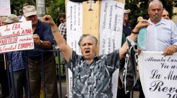 asumare cu proteste sindicalistii si pensionarii picheteaza parlamentul