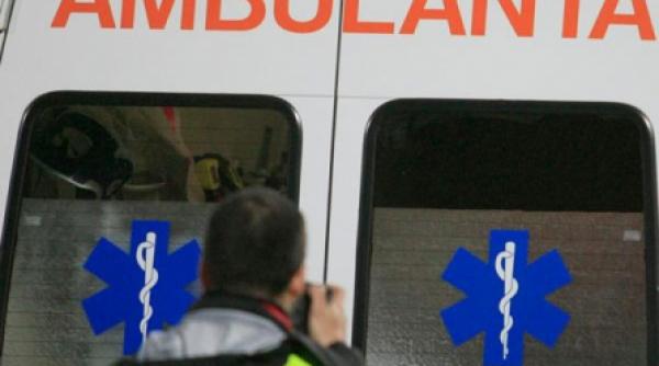 a murit dupa ce a sarit din ambulanta iar echipajul si a continuat drumul