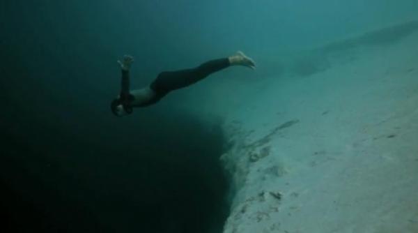 scufundare spectaculoasa in marea groapa albastra