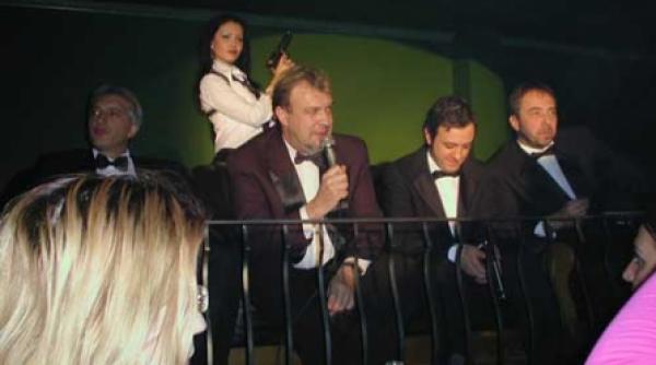 vh2 in deschiderea concertului elton john