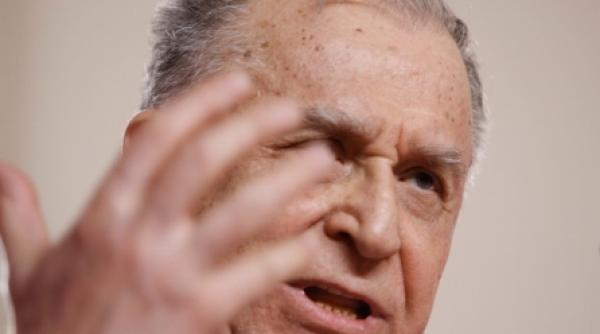 scandal la bookfest ion iliescu primit cu lozinci anticomuniste