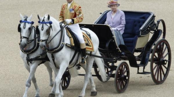 parada fastuoasa de ziua reginei marii britanii