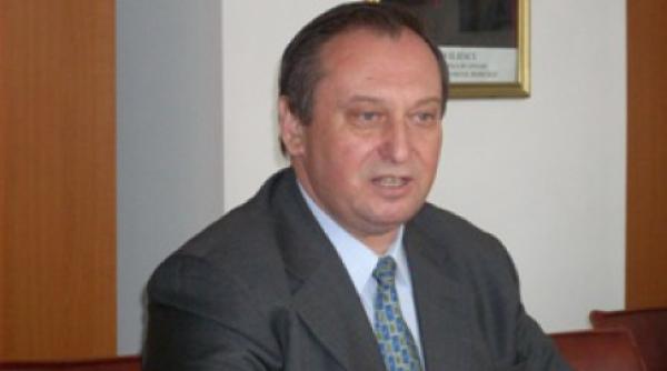 ponta primeste reprosuri ca baga in partid cartitele din pdl