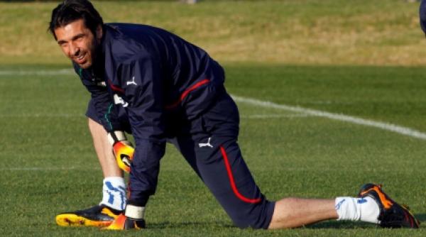 buffon are probleme la nervul sciatic si ia doua zile de pauza