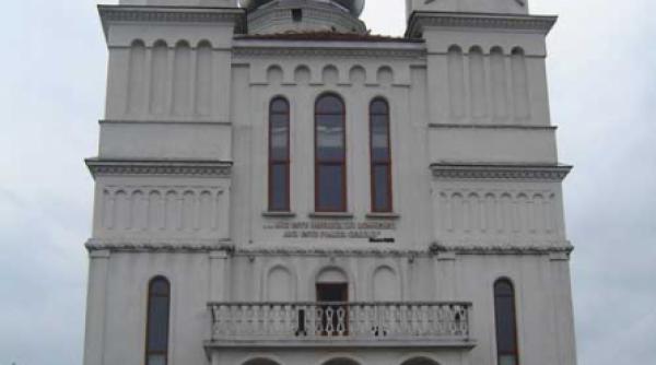 papa bush si gorbaciov pictati in biserica infratirii din petresti