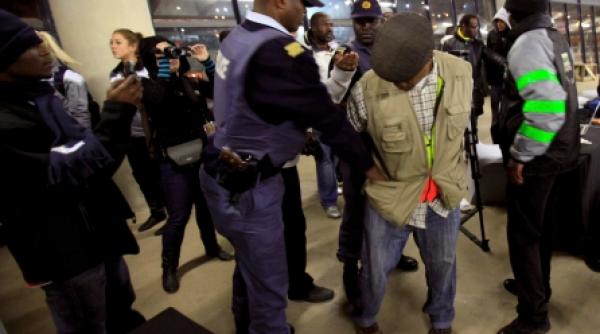 trei ani la racoare pentru posesie ilegala de bilete la cm