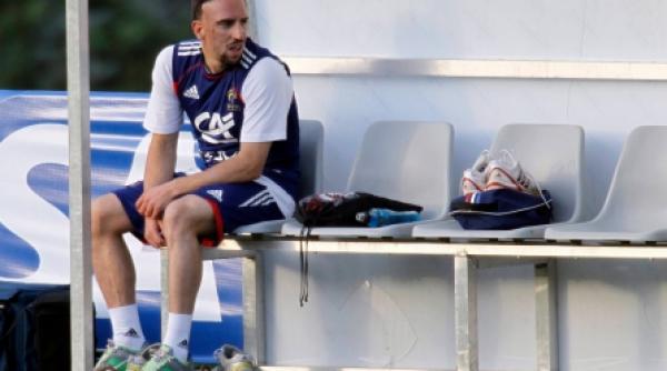 anelka gonit spre casa