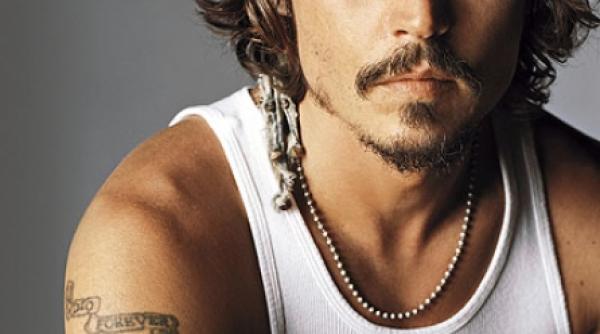 johnny depp intra in industria muzicala
