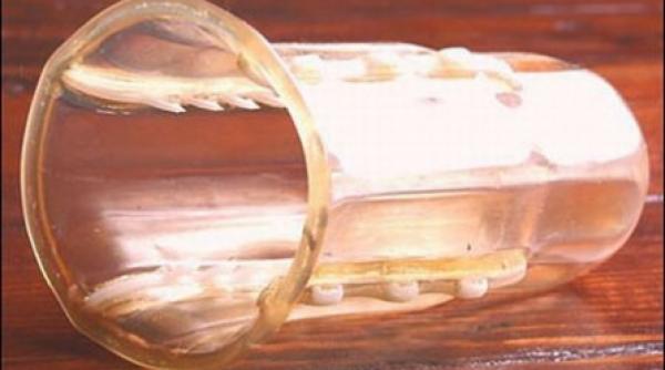 s a inventat prezervativul cu dinti