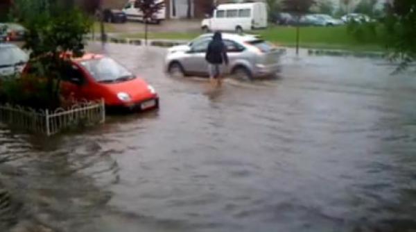 ploile torentiale au facut ravagii in tara un clujean a disparut dupa ce masina a fost luata de ape