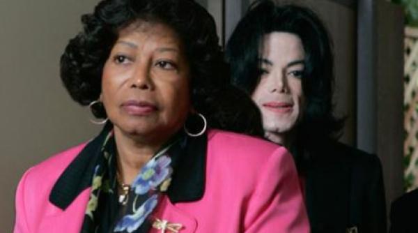 katherine jackson lanseaza o carte in memoria fiului sau