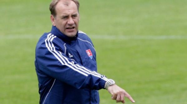 selectionerul slovaciei acuzat ca a lovit un ziarist