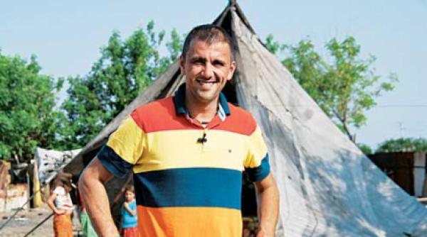 cosmin cernat urmareste meciurile cm de fotbal cu tiganii din satra