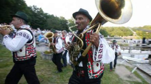 festivalul tarafuri si fanfare muzica din lada de zestre