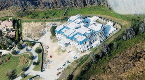 versaillesul de america de vanzare