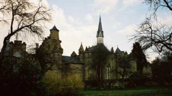 castelul lowenburg o ruina romantica in stilul disney