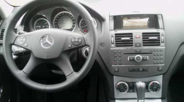 mercedes c 200 cgi berlina cu muschi