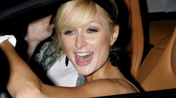 paris hilton retinuta in africa de sud dupa ce a fumat marijuana pe stadion